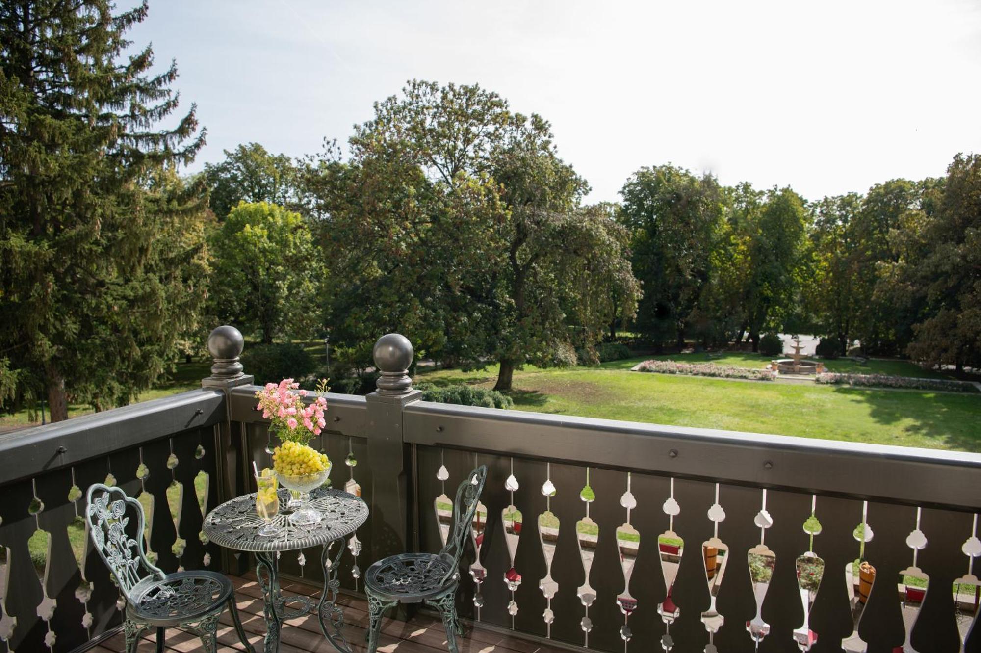 Castle Hotel Grof Degenfeld Tarcal Exterior foto