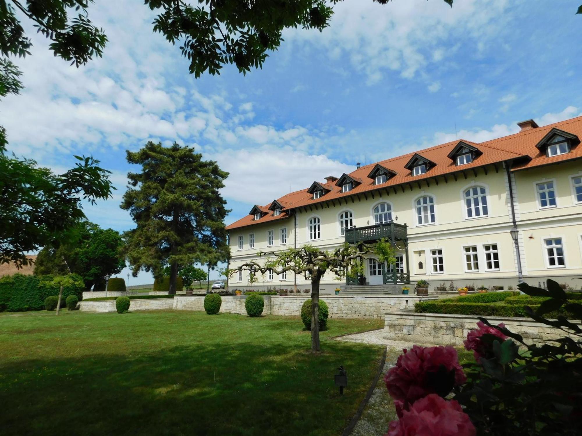 Castle Hotel Grof Degenfeld Tarcal Exterior foto