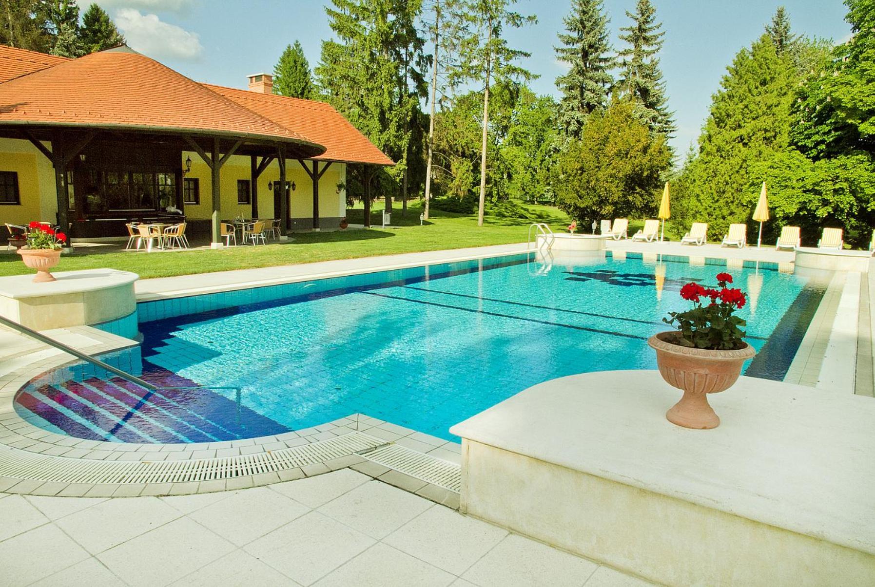 Castle Hotel Grof Degenfeld Tarcal Exterior foto